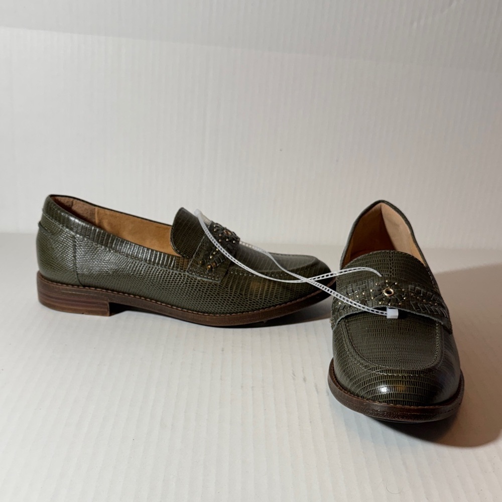 Stylish Olive Textured Loafers